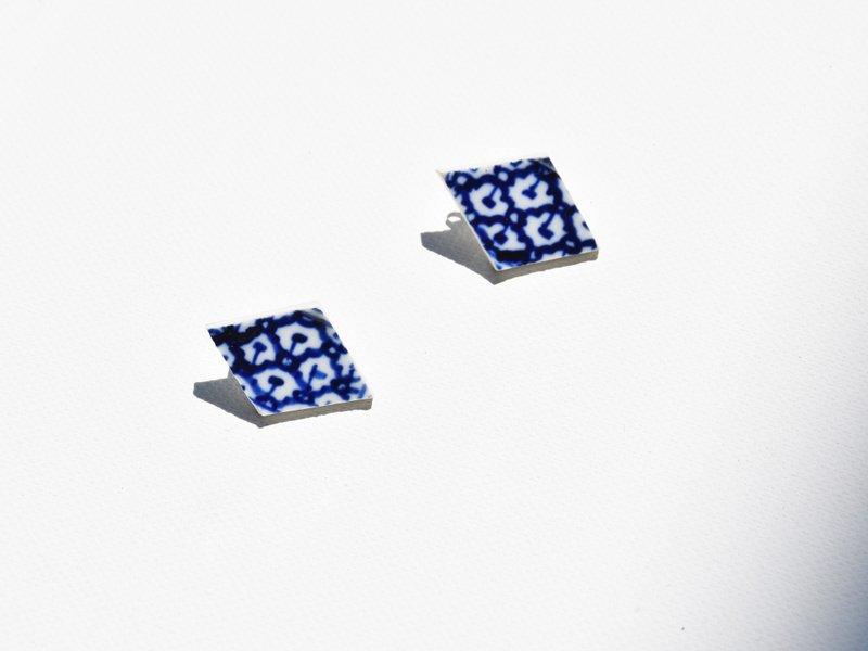 KRAM DIAMOND SQUARE, CERAMIC EARRING WITH SILVER 92.5% - 耳环/耳夹 - 瓷 蓝色