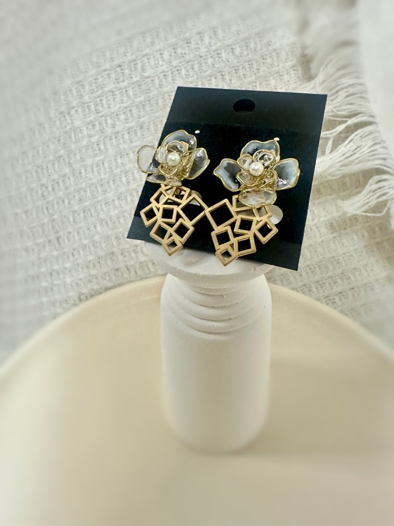 雪片花耳环 夹式耳环 手作耳环 白花耳环 - 耳环/耳夹 - 其他材质 白色