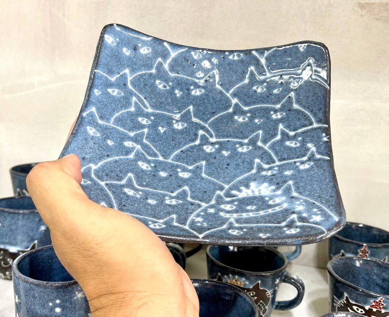 Cat-covered platter - Find the KING! - 盘子/餐盘/盘架 - 陶 蓝色
