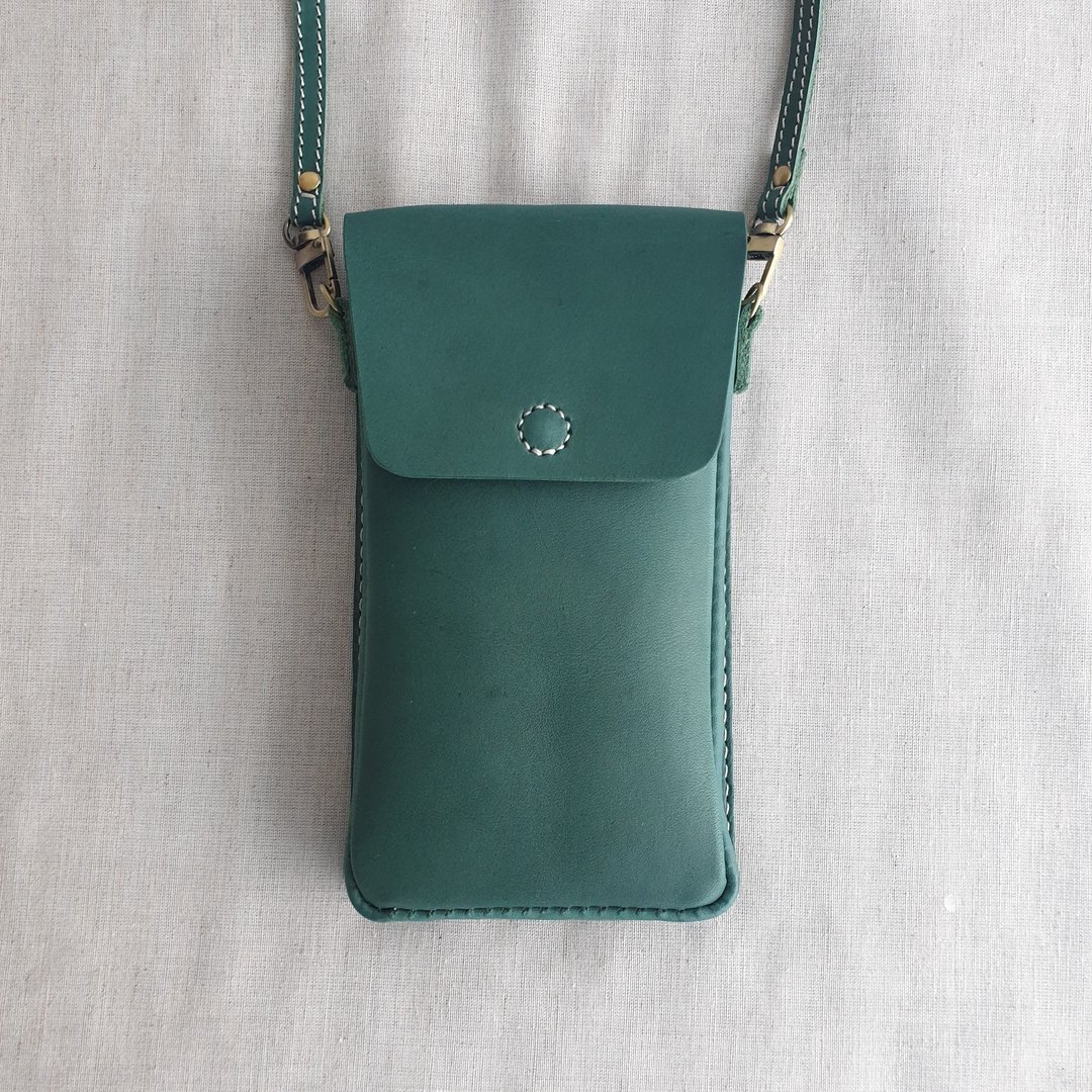 。LIN leather。手工皮件 斜背手机套 手机袋 手机包 绿色 - 手机壳/手机套 - 真皮 绿色