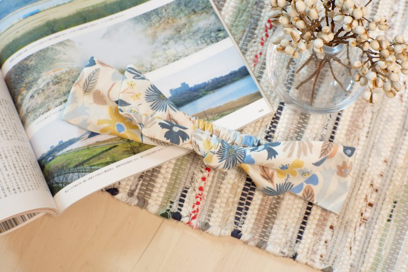 可调整松紧绑结发带の英国Liberty布料柔柔花海 - 发带/发箍 - 棉．麻 白色