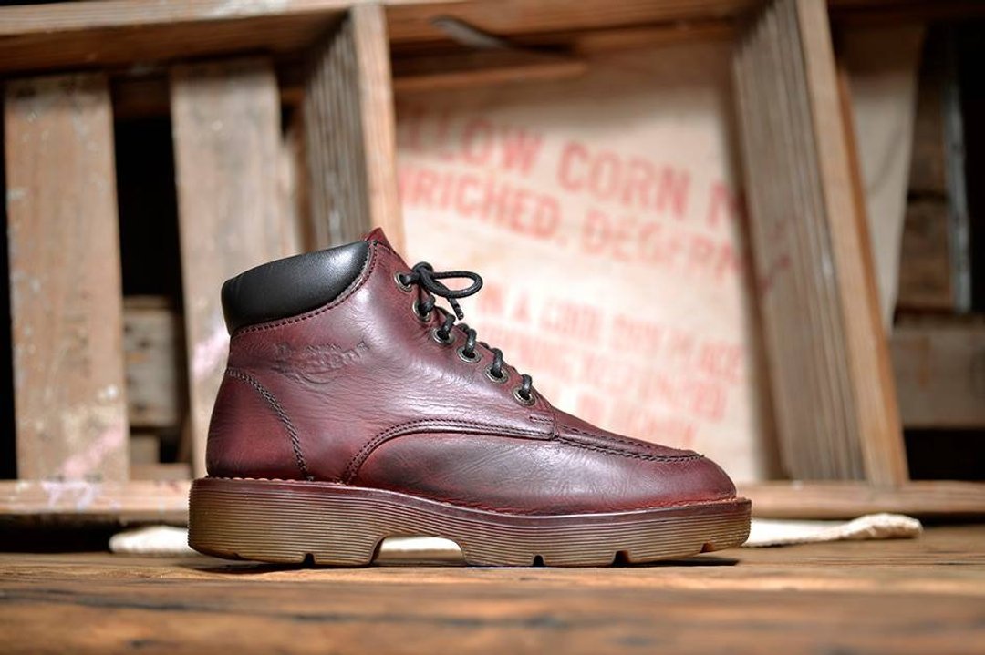 《Dr. Martens Shoes》马汀6孔工作靴 复古酒红DME01 - 芭蕾鞋/娃娃鞋 - 真皮 红色