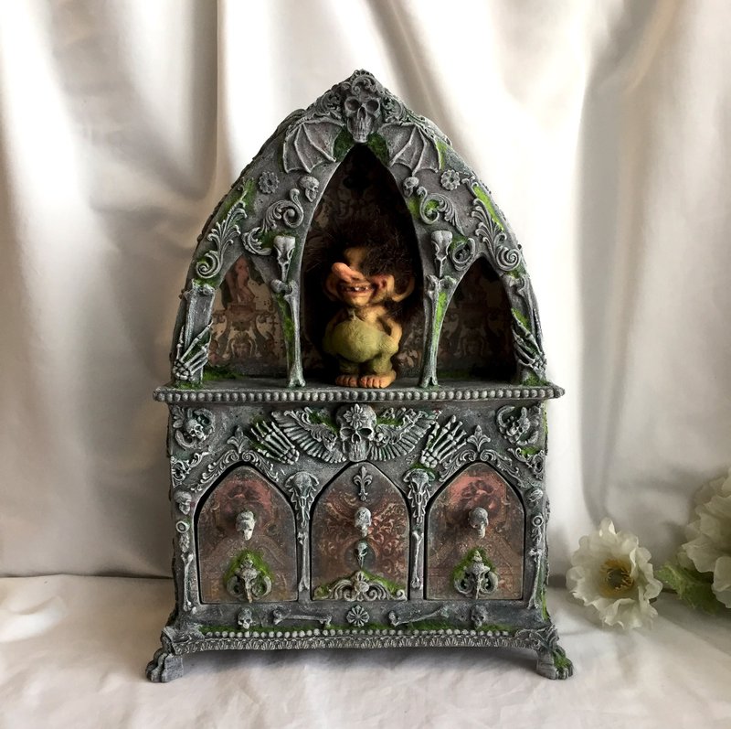 哥德式装饰、黑暗艺术、书架盒、恐怖西洋镜、令人毛骨悚然的装饰、橱柜、书柜 - 其他 - 木头 灰色