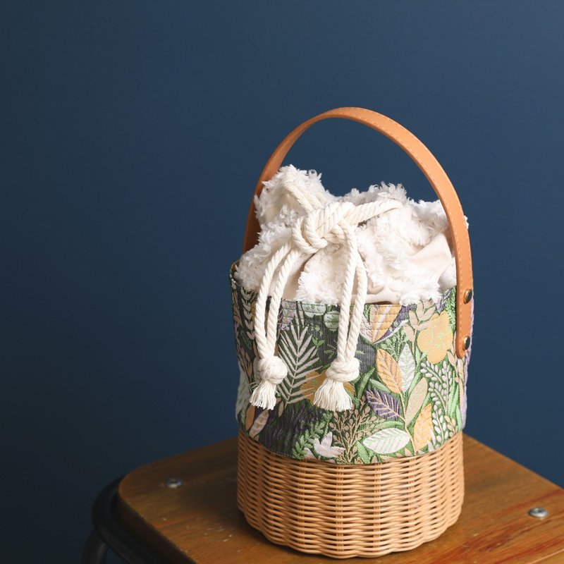 Fairy Forest Natural Rattan BUCKET BAG - 手提包/手提袋 - 其他材质 卡其色