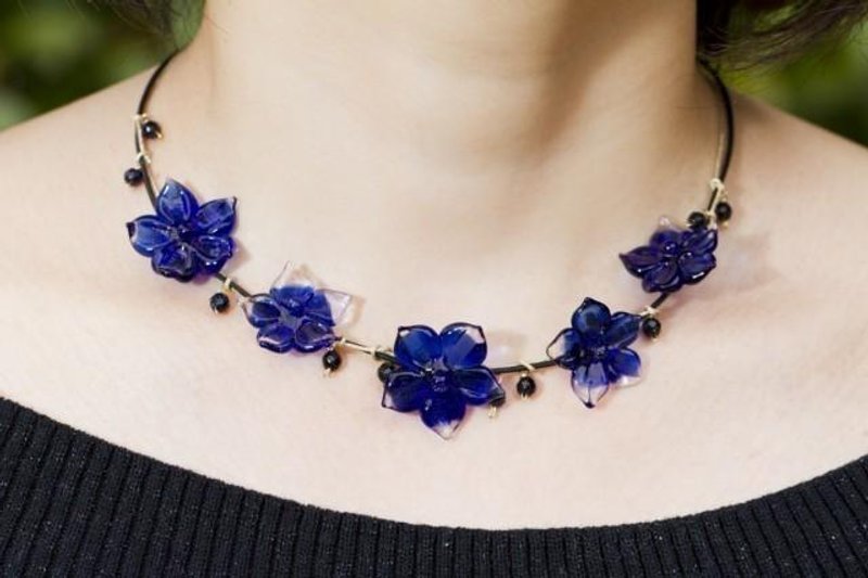 blue flowers necklace - 项链 - 玻璃 蓝色