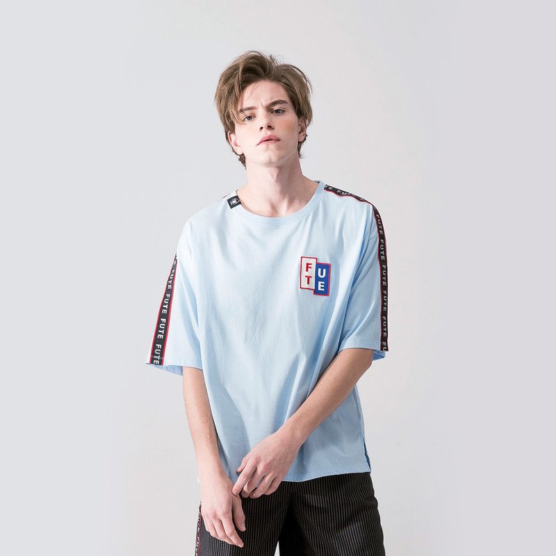 【中性款】宽松落肩 反光织带多色t-shirt / 浅蓝 - 男装上衣/T 恤 - 棉．麻 蓝色