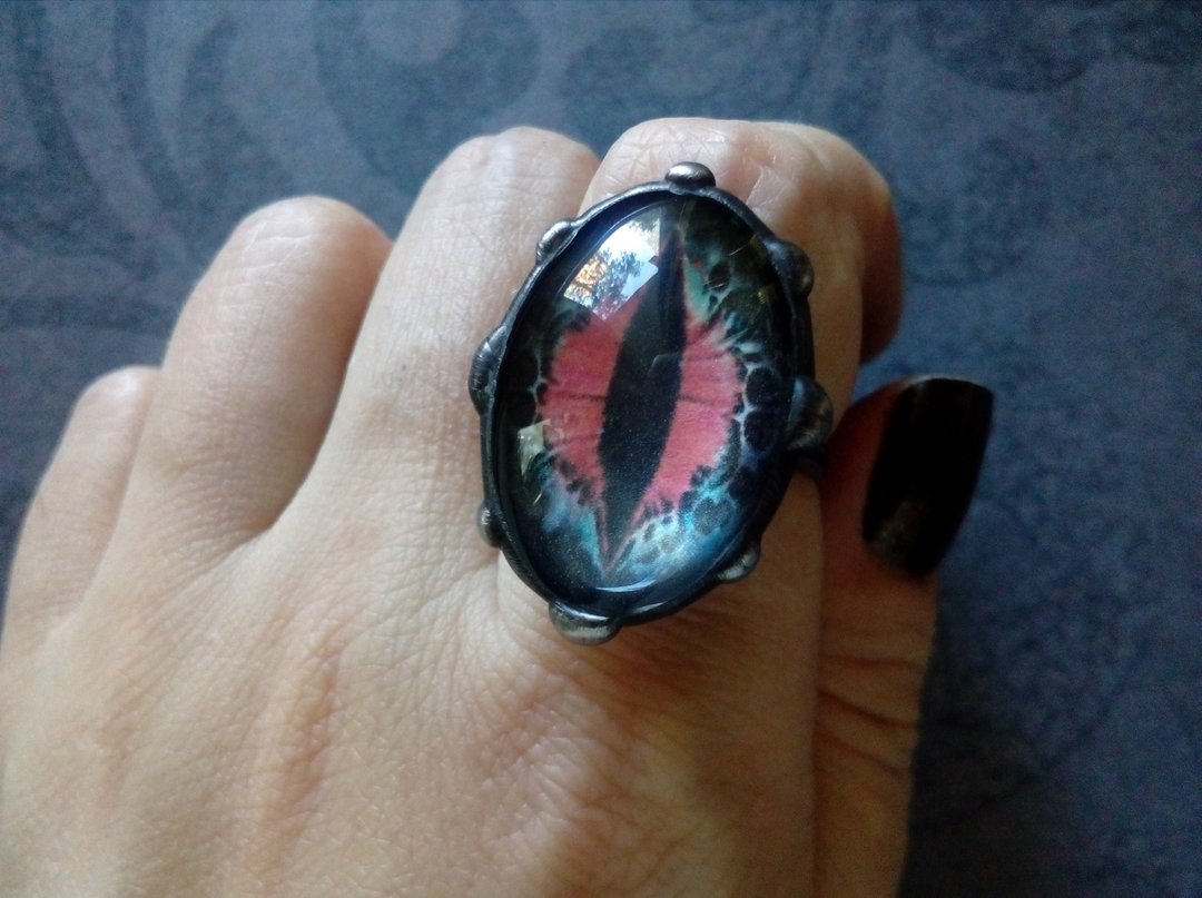 Goth evil eye Black Red stained glass ring. Third eye witch ring. Volium ring. - 戒指 - 玻璃 黑色