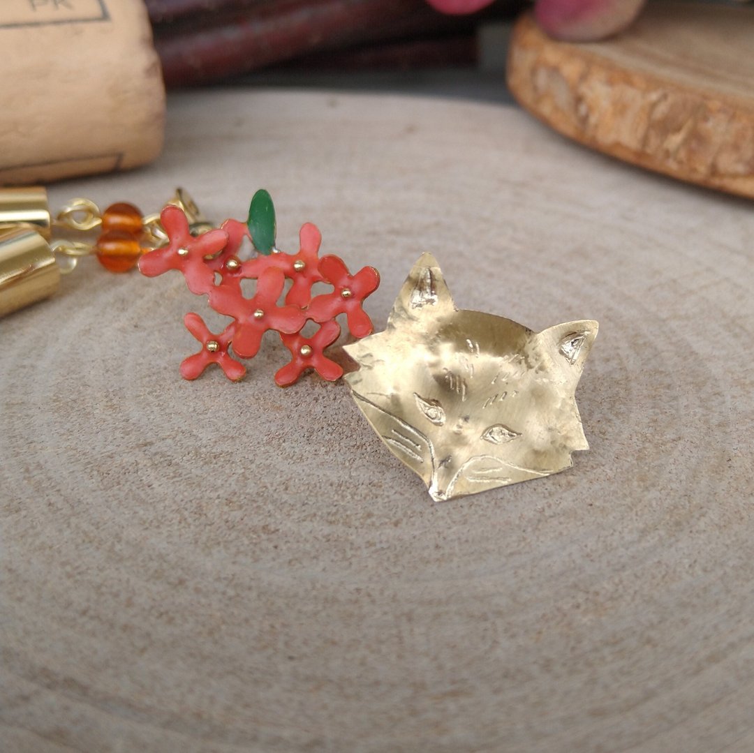 Brass fox and osmanthus fragrant tassel earrings - 耳环/耳夹 - 铜/黄铜 橘色