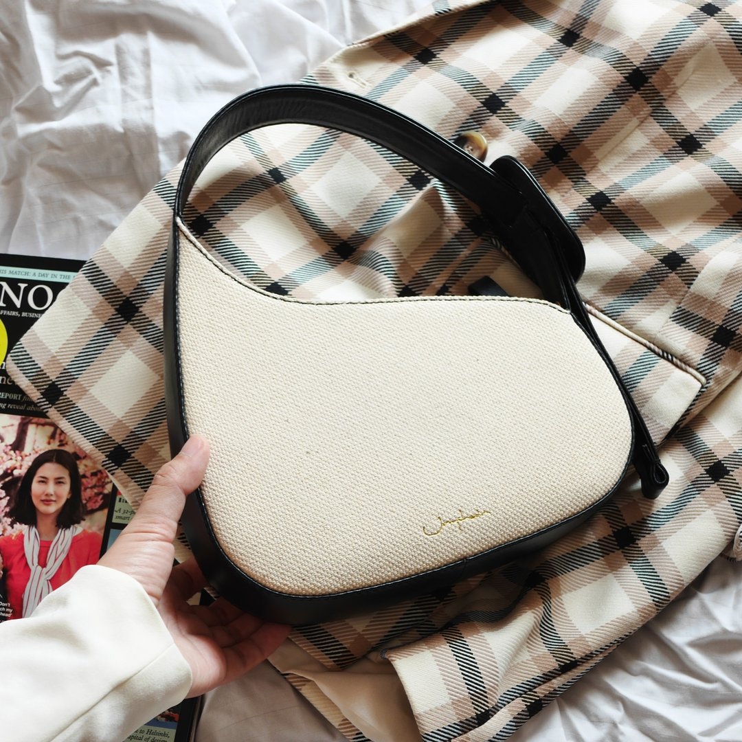 半月包 KissMe Shoulder Bag - Black 黑色的 - 手提包/手提袋 - 真皮 黑色