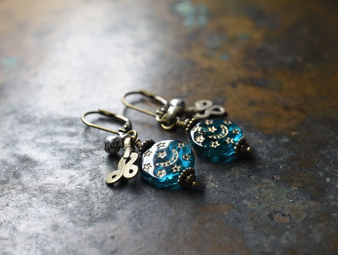 Saint beads and Afghan parts, small bell earrings blue green - 耳环/耳夹 - 玻璃 蓝色