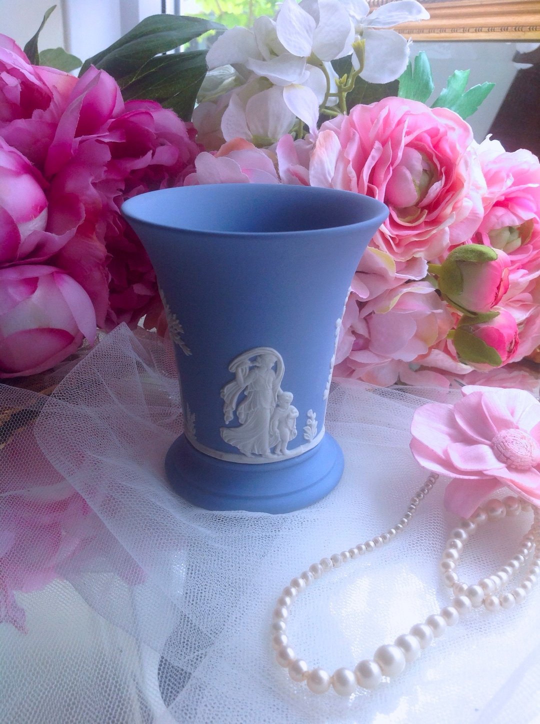 ♥~安妮疯古物~♥英国骨瓷Wedgwood jasper 蓝色碧玉浮雕希腊神话花瓶,笔筒,化妆桶 - 植栽/盆栽 - 陶 蓝色