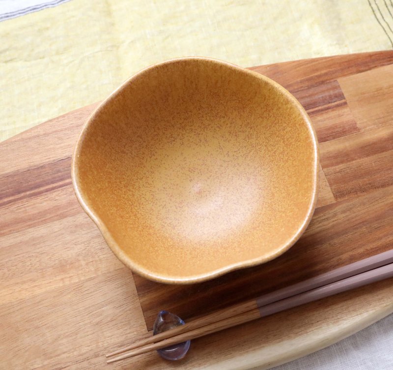 山吹色花瓣钵 - 碗 - 陶 橘色