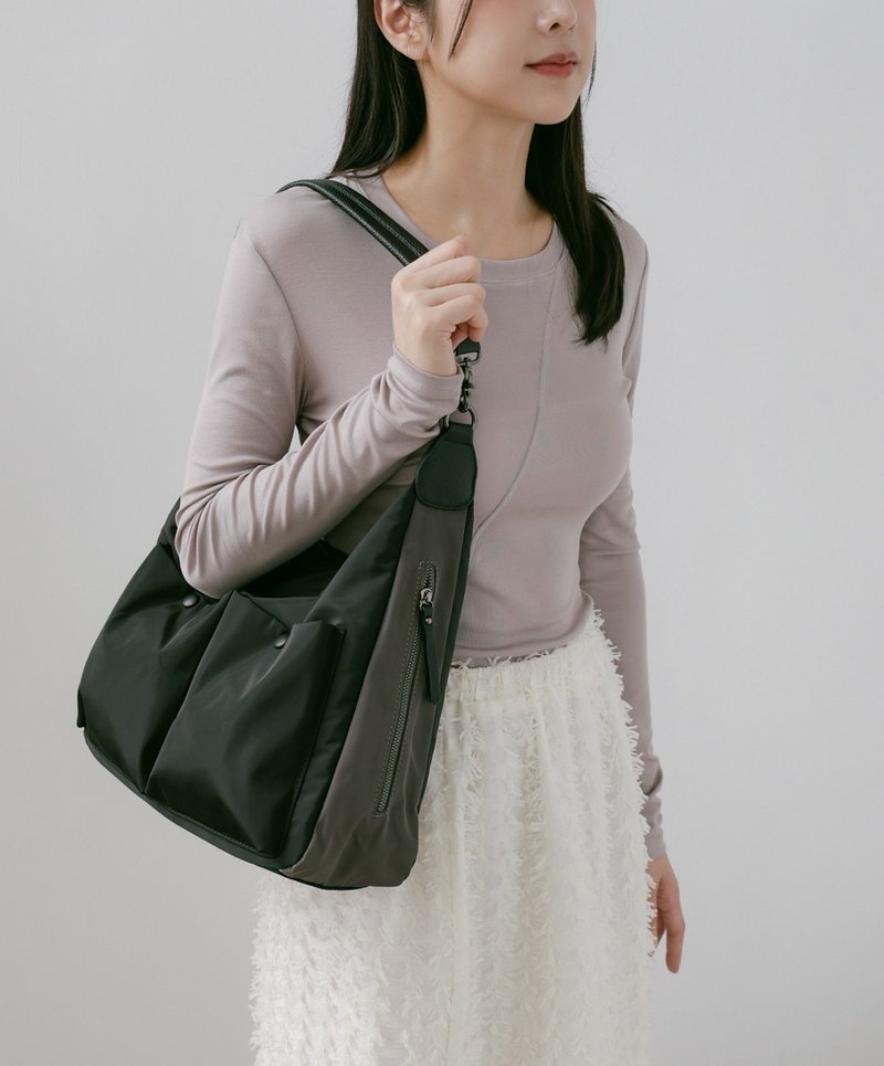 supportingrole 轻盈多分层空间俐落多用手提斜肩背包 黑灰 - 手提包/手提袋 - 其他人造纤维 黑色