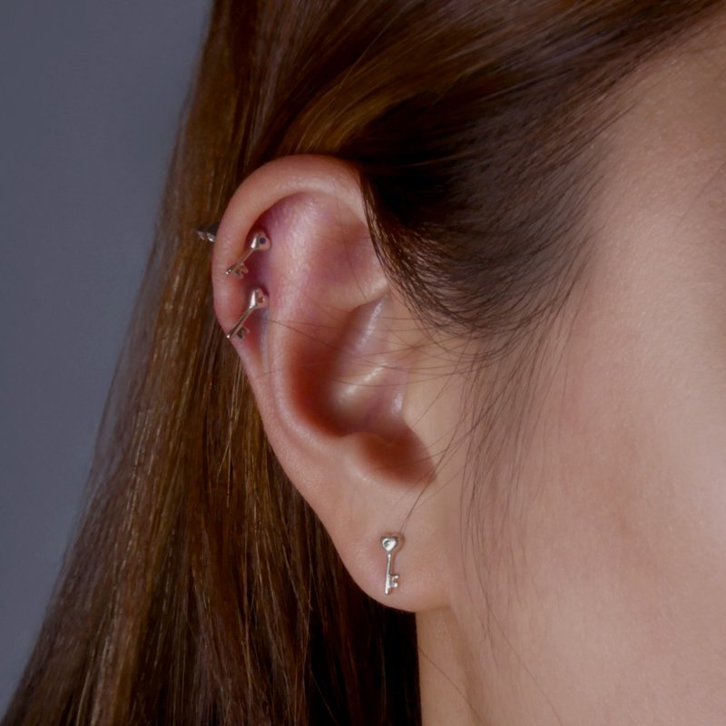 mini爱心钥匙耳环 - 耳环/耳夹 - 银 银色