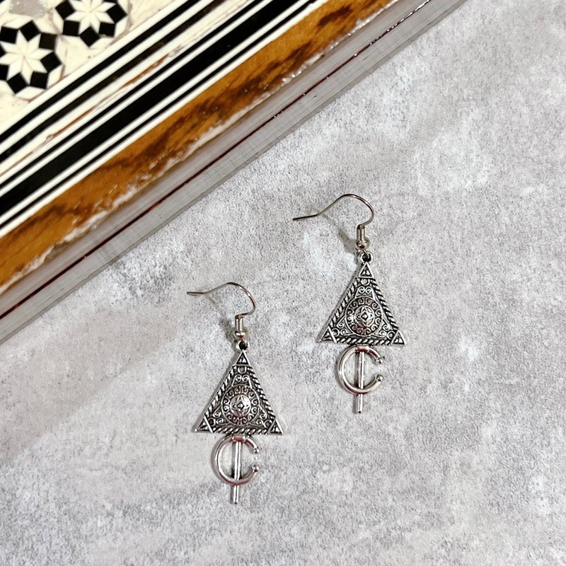 耳环 Amazigh fibula 3D - 耳环/耳夹 - 其他金属 银色