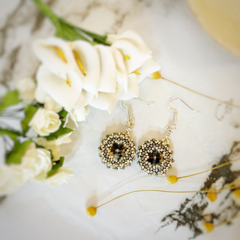 RAVA - 闪亮水晶串珠吊式耳环 - 耳环/耳夹 - 其他材质 银色