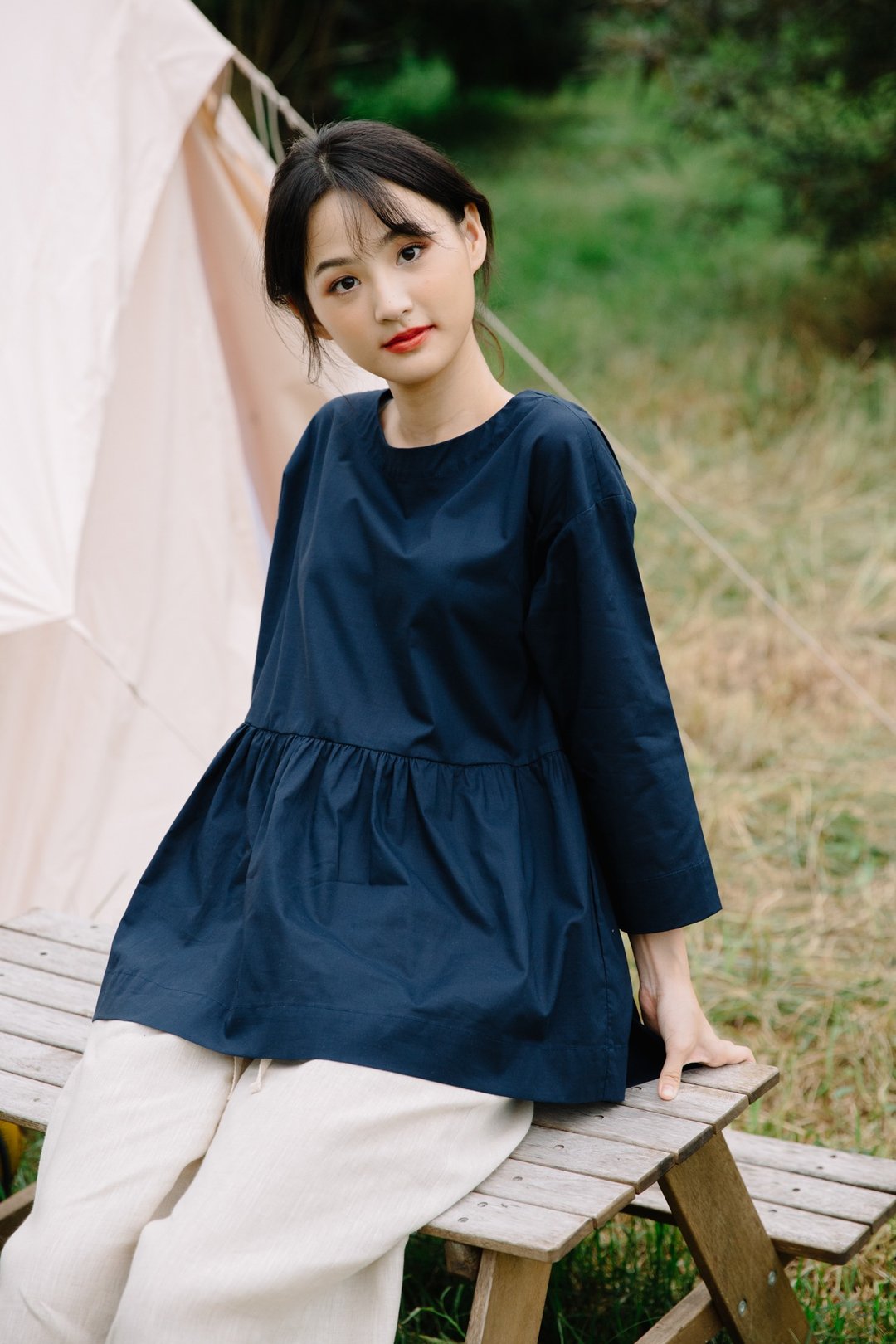 【Off-Season Sales】Round neck gathered premium soft cotton top in Navy - 女装上衣 - 棉．麻 蓝色