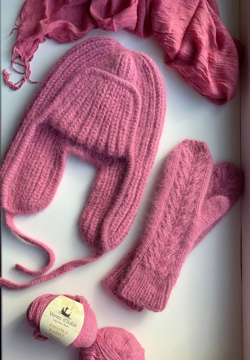 Warm Earflaps Hat & Mittens Set, Hand-knitted Winter angora Hat and Mittens - 帽子 - 羊毛 粉红色