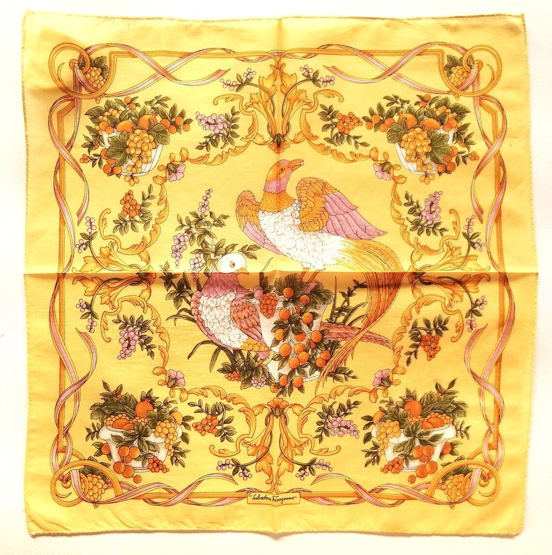 Unused! Salvatore Ferragamo Vintage Handkerchief 17 x 16.5inches Made in Italy - 丝巾 - 棉．麻 黄色