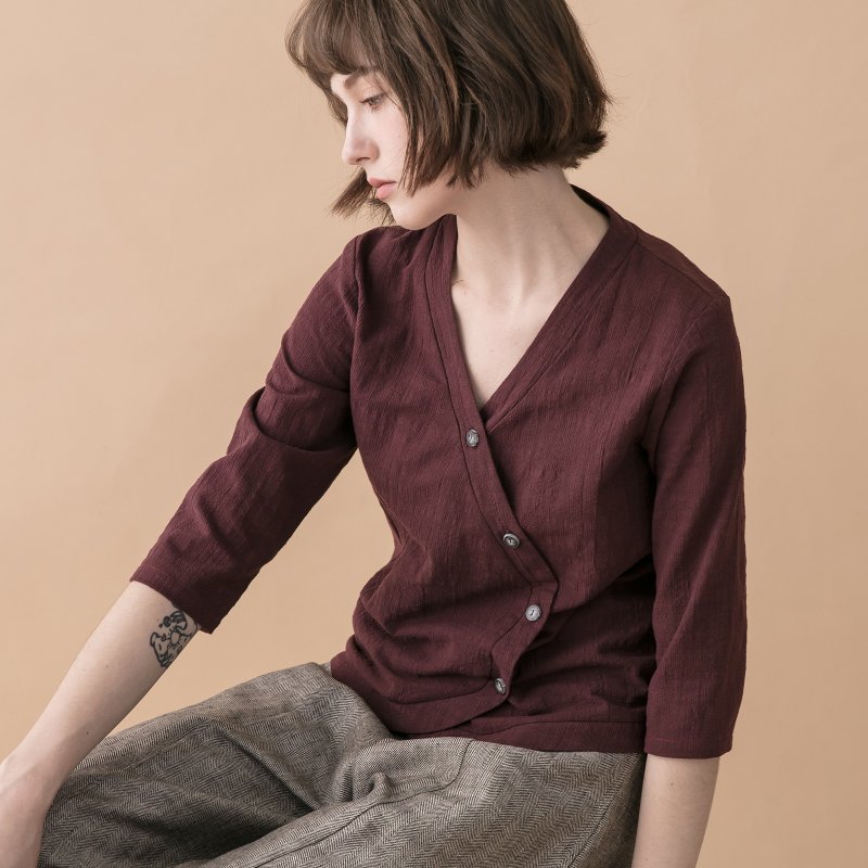 弧形七分袖上衣 - 酒红 - 女装上衣 - 棉．麻 红色