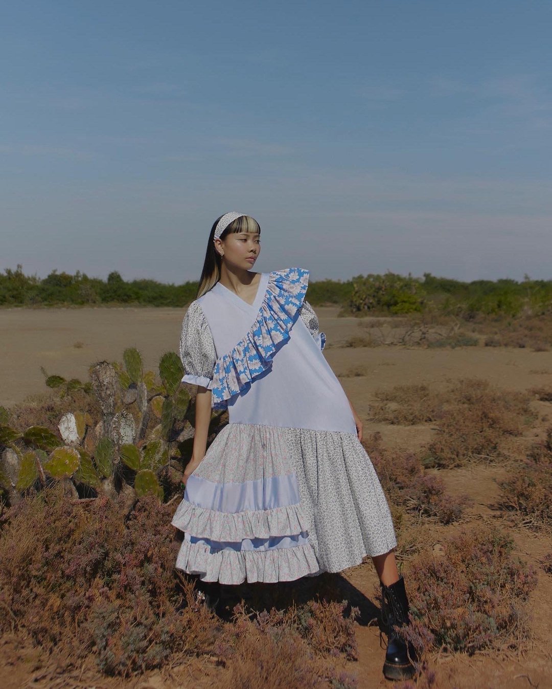 mix tiny floral v-nack cutting over ruffle cotton print tent dress - 洋装/连衣裙 - 棉 蓝色