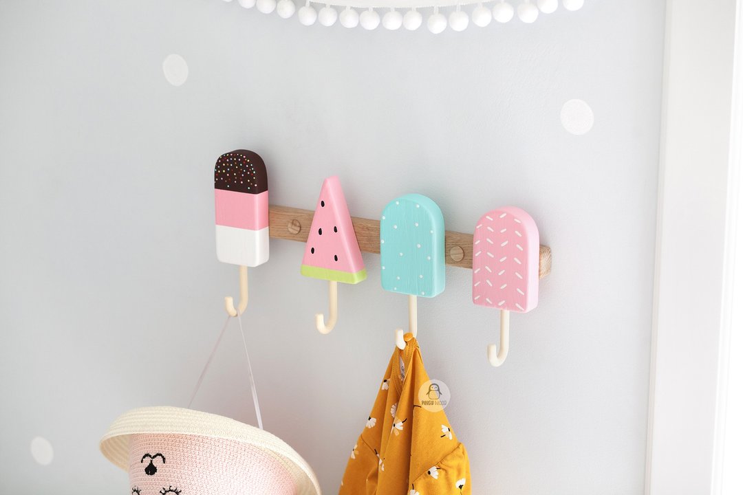 Clothes and towel hanger for nursery with wooden ice cream hooks - 儿童家具 - 木头 