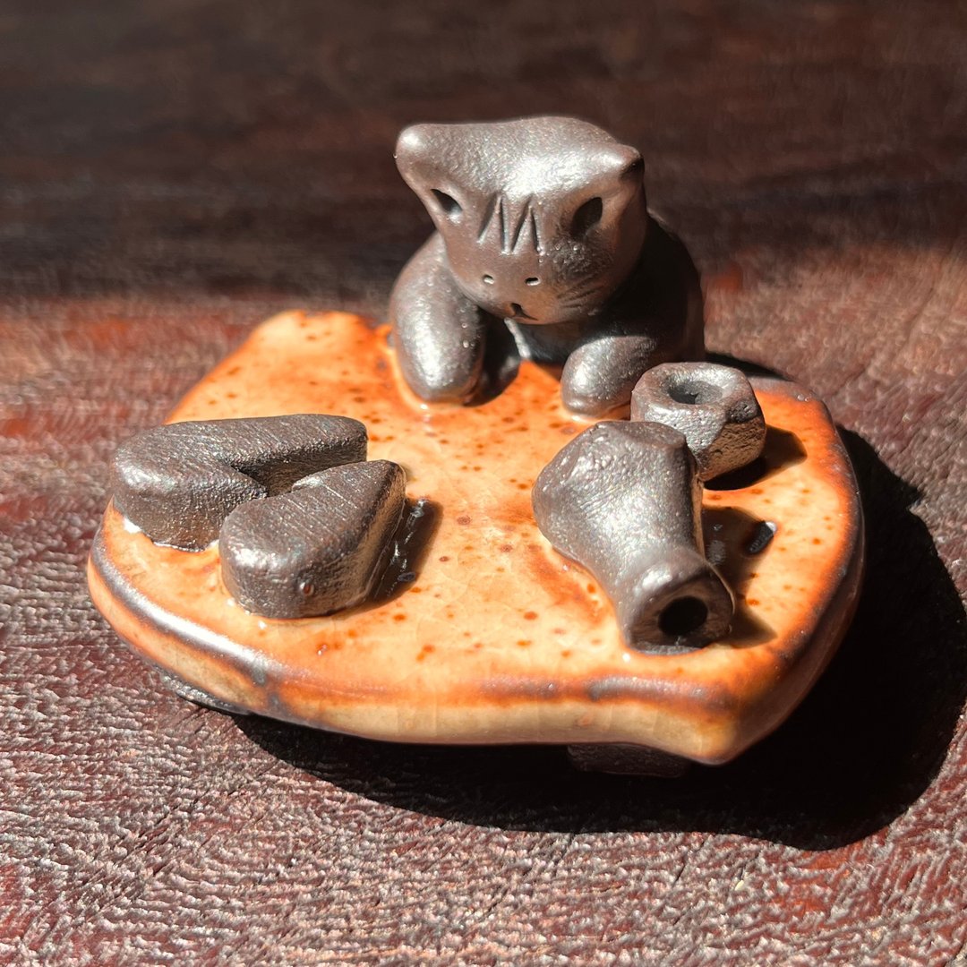 伤心酒店 / 黑猫线香立 / 陶 / 疗愈小物 - 香薰/精油/线香 - 陶 多色