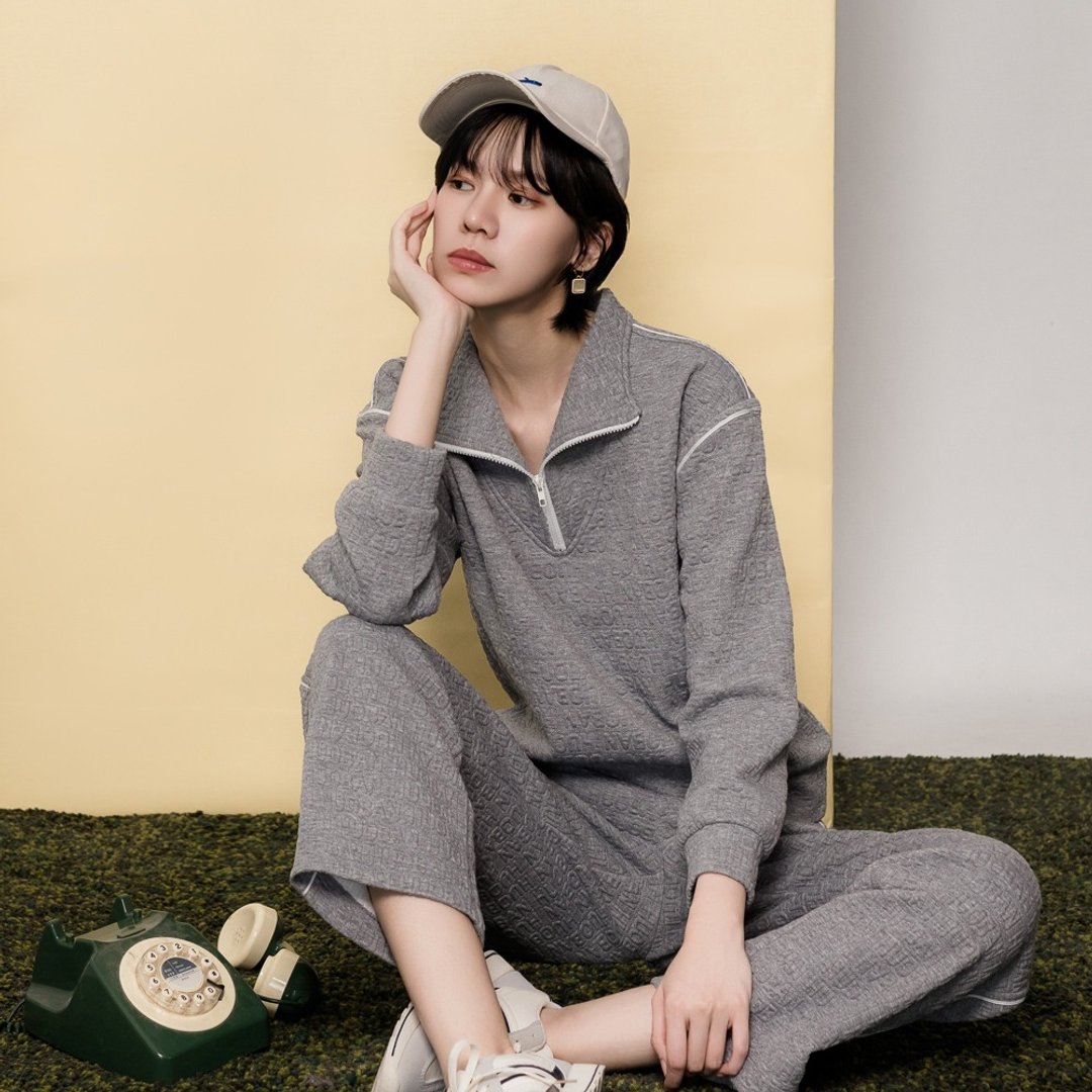 【MEDUSA】灰色泡泡压纹翻领运动上衣(M-XL) | 女运动上衣 - 女装上衣 - 聚酯纤维 灰色