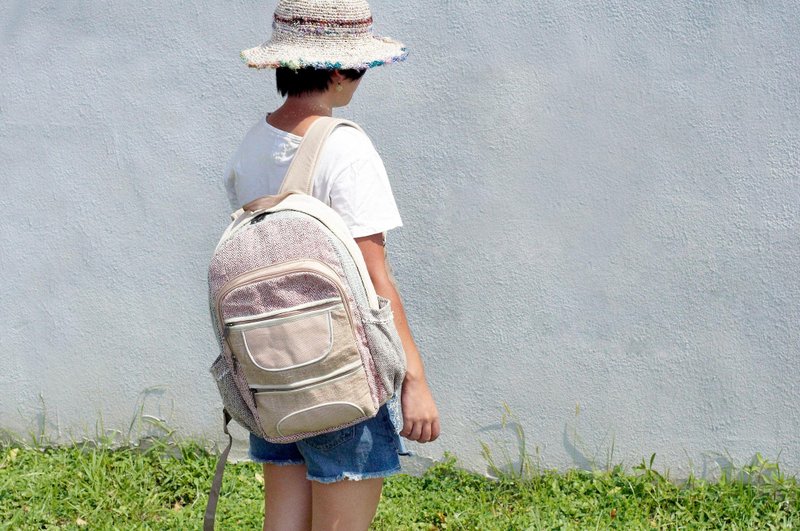 限量一件 手工棉麻拼接设计后背包 / 肩背包 / 民族登山包 / 拼布包 - 红色小山丘民族几何旅行后背包 - 后背包/双肩包 - 棉．麻 多色