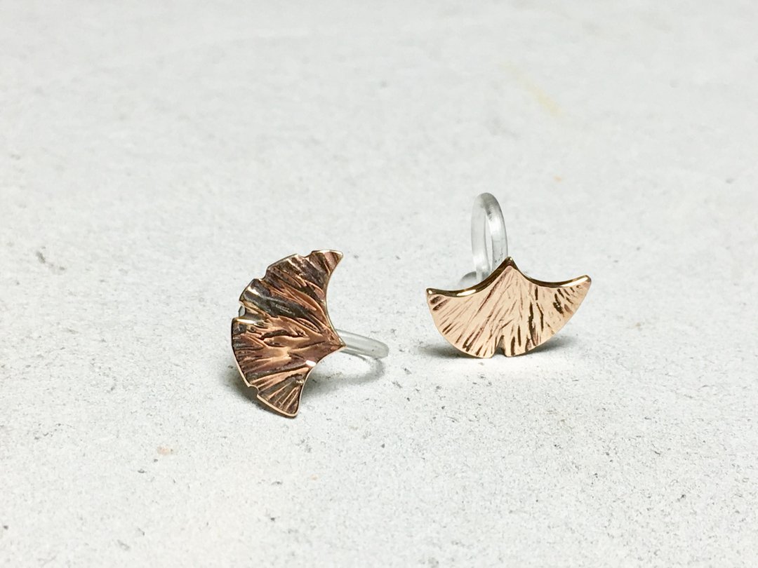 AJEOSSI【手工×定制×DIY】 黄铜、红铜×银杏锻敲耳环 - 耳环/耳夹 - 铜/黄铜 金色