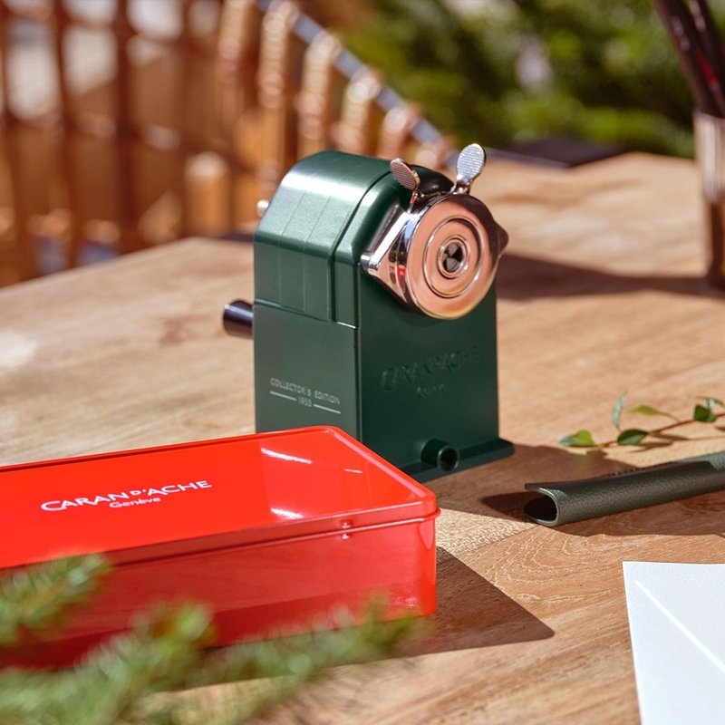 【圣诞礼盒】CARAN D'ACHE卡塔尔 奇幻森林 金属削铅笔机 - 削笔器 - 其他金属 绿色