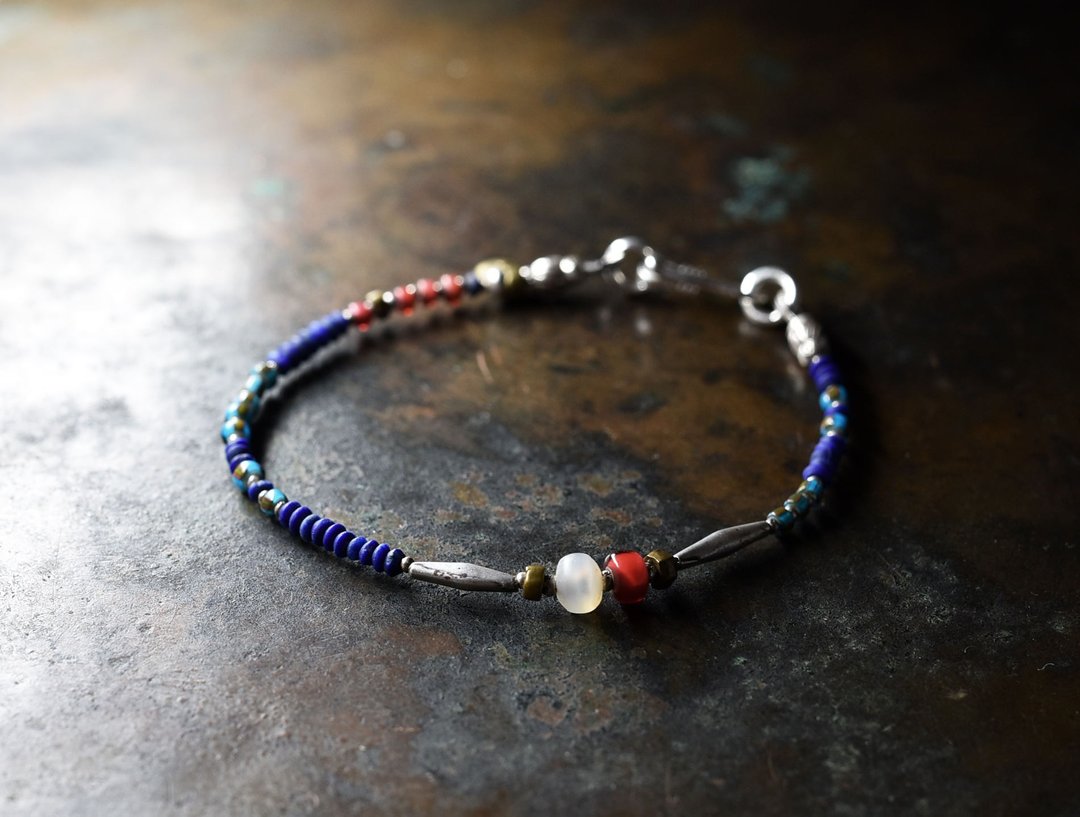 Ancient agate and old chin Silver, gold red and turquoise white hearts, delicate breath of lapis - 手链/手环 - 宝石 蓝色