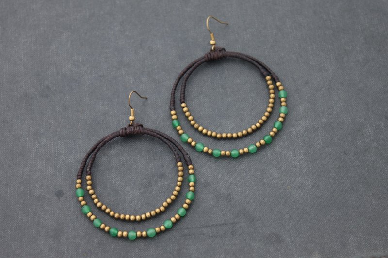 Jade Chandelier Circle黄铜耳环Stone Brass Beaded编织圈耳环 - 耳环/耳夹 - 半宝石 绿色