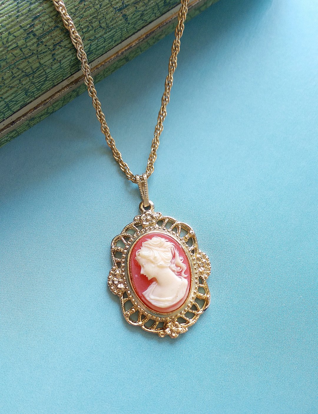 【西洋古董饰品 】金属镀金 雅致 CAMEO 优雅仕女 篓空框 项链 - 项链 - 其他金属 金色