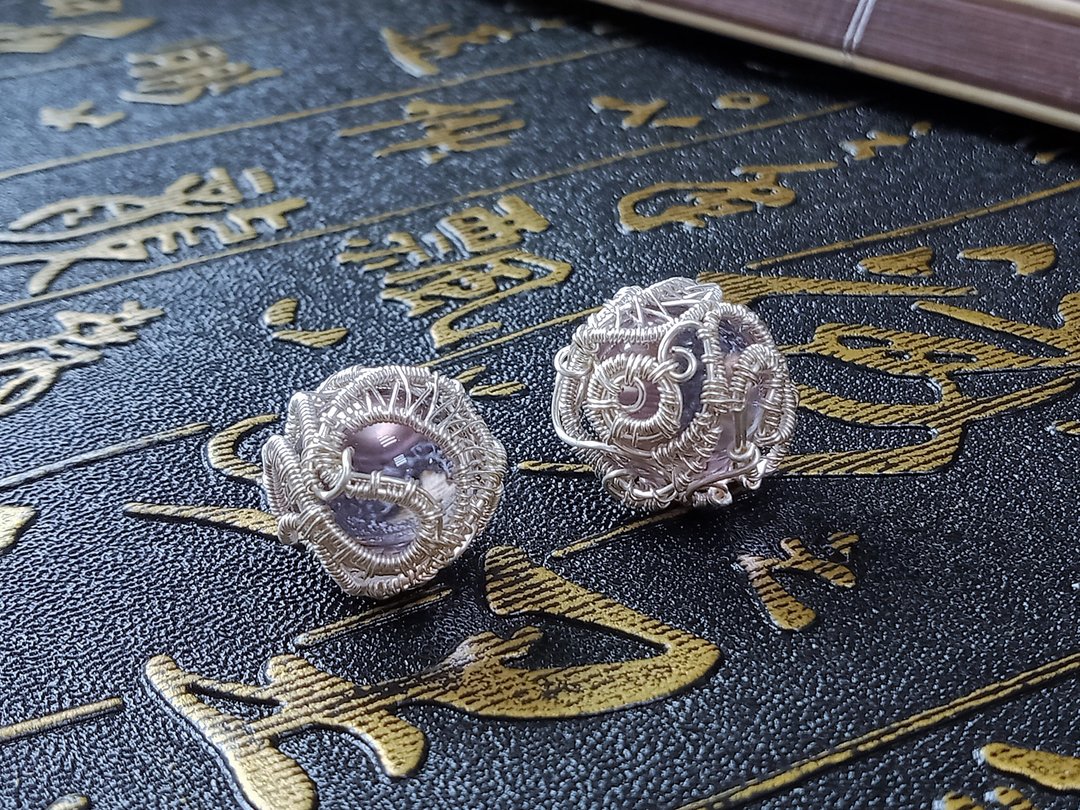 佚名山河。项链、摆饰。紫水晶球球。金属编织 - 项链 - 宝石 紫色