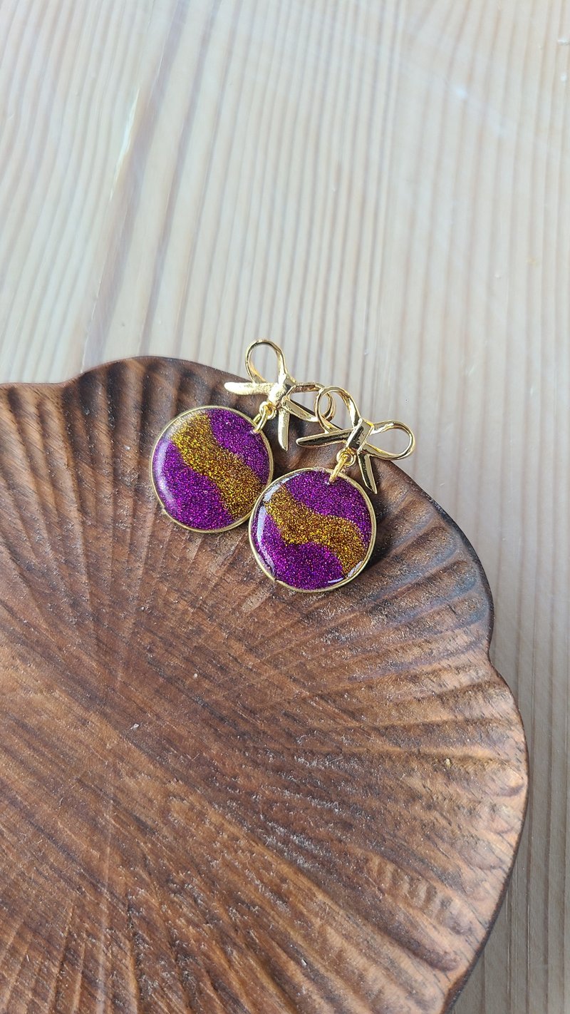 【圣诞限定】缤纷闪烁圣诞球耳环-紫 礼物 生日 派对 - 耳环/耳夹 - 塑料 紫色