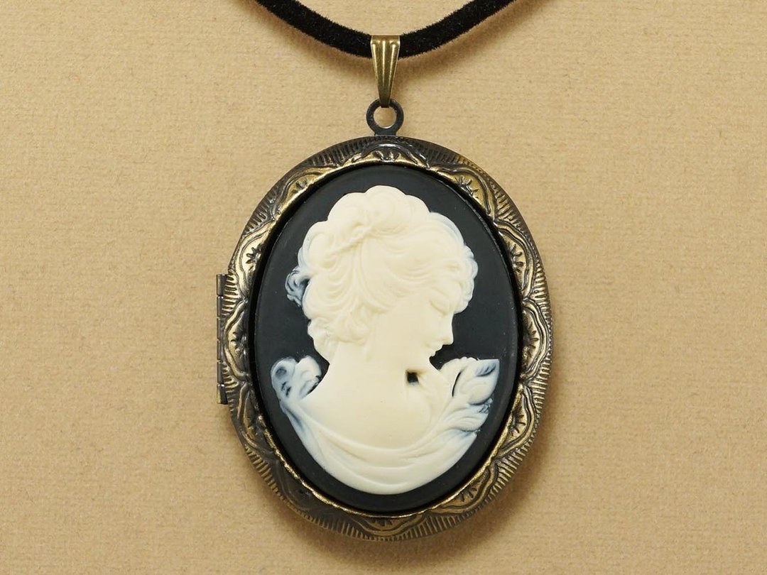 Lady Cameo Photo Locket Ivory Black Oval Keepsake Pendant Necklace Jewelry Gift - 项链 - 其他材质 黑色