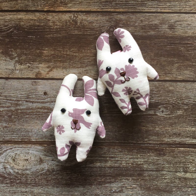 +藕粉色花草+兔子钥匙圈/吊饰 - 吊饰 - 棉．麻 紫色