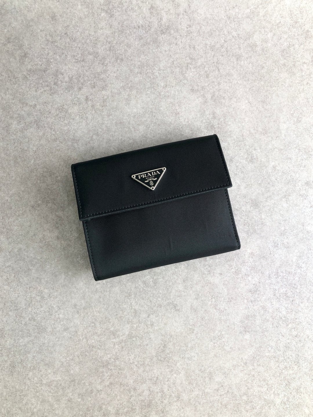 【日本直送，名牌二手包装】PRADA普拉达钱包黑三角标志尼龙双折复古复古老h2h6ub - 皮夹/钱包 - 尼龙 黑色