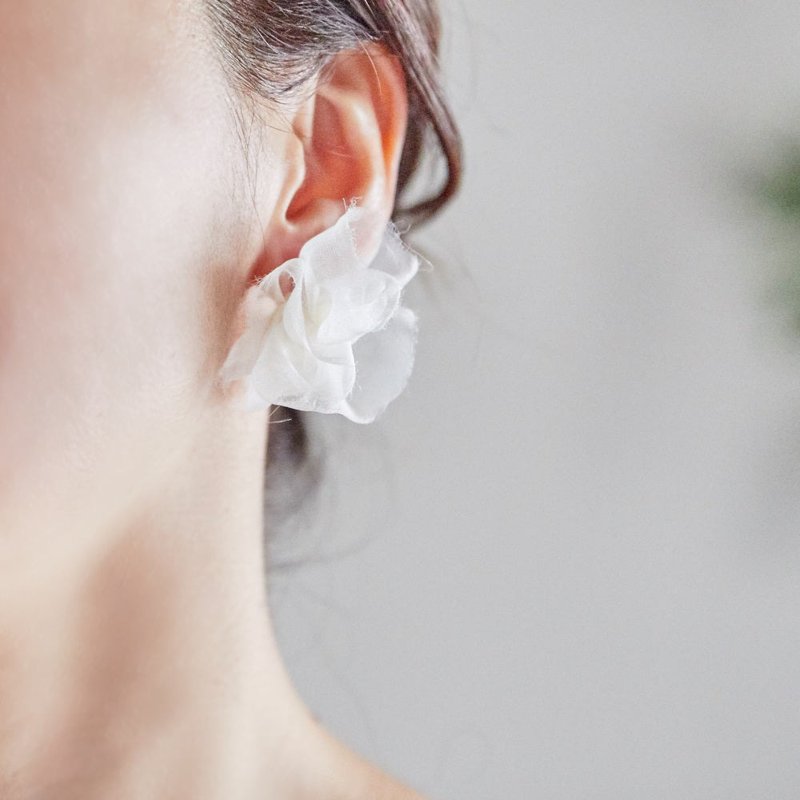 Lily 欧根纱系列 | 大小可选 绽放织花蓬蓬褶边耳环 - 耳环/耳夹 - 其他材质 白色