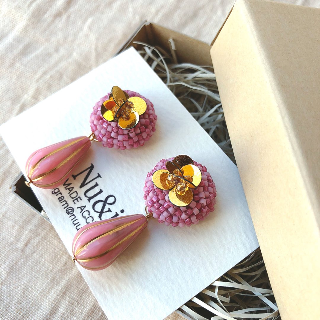 Pink bead embroidery earrings - 耳环/耳夹 - 其他材质 粉红色