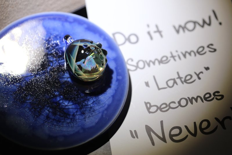 极光宇宙鲸鱼吊坠 - 项链 - 玻璃 多色