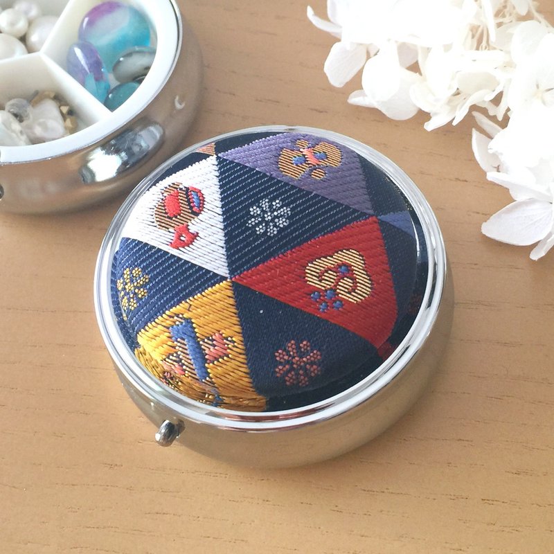 Pillbox with Japanese Pattern ( Large / 3 compartments / Silver ) - Gold Brocade - 收纳用品 - 其他金属 蓝色