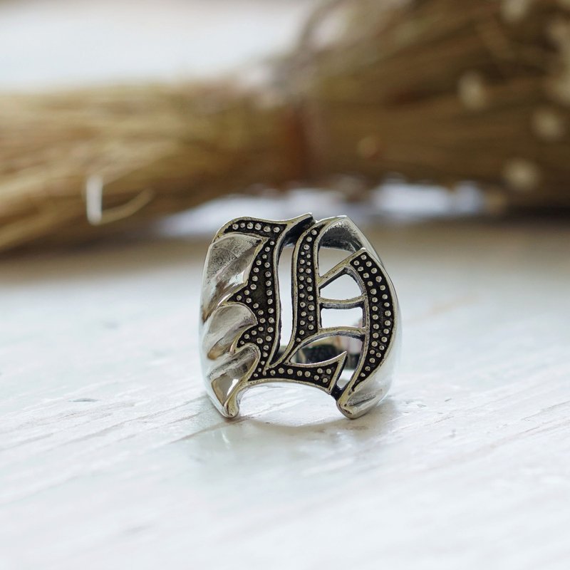 字母戒指英文銀色肉刻字戒指 - 戒指 - 纯银 银色