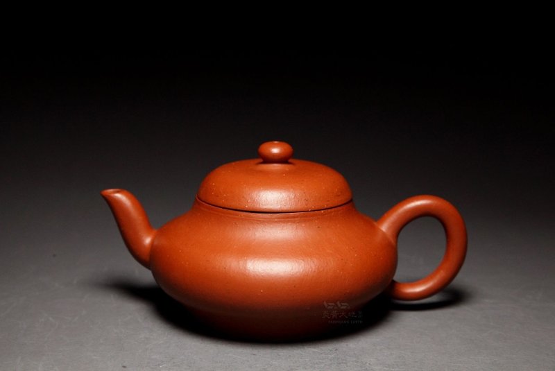 【扁灯】龙山堂 古法纯手工 摹古系列 小煤窑老朱泥160cc - 茶具/茶杯 - 陶 红色