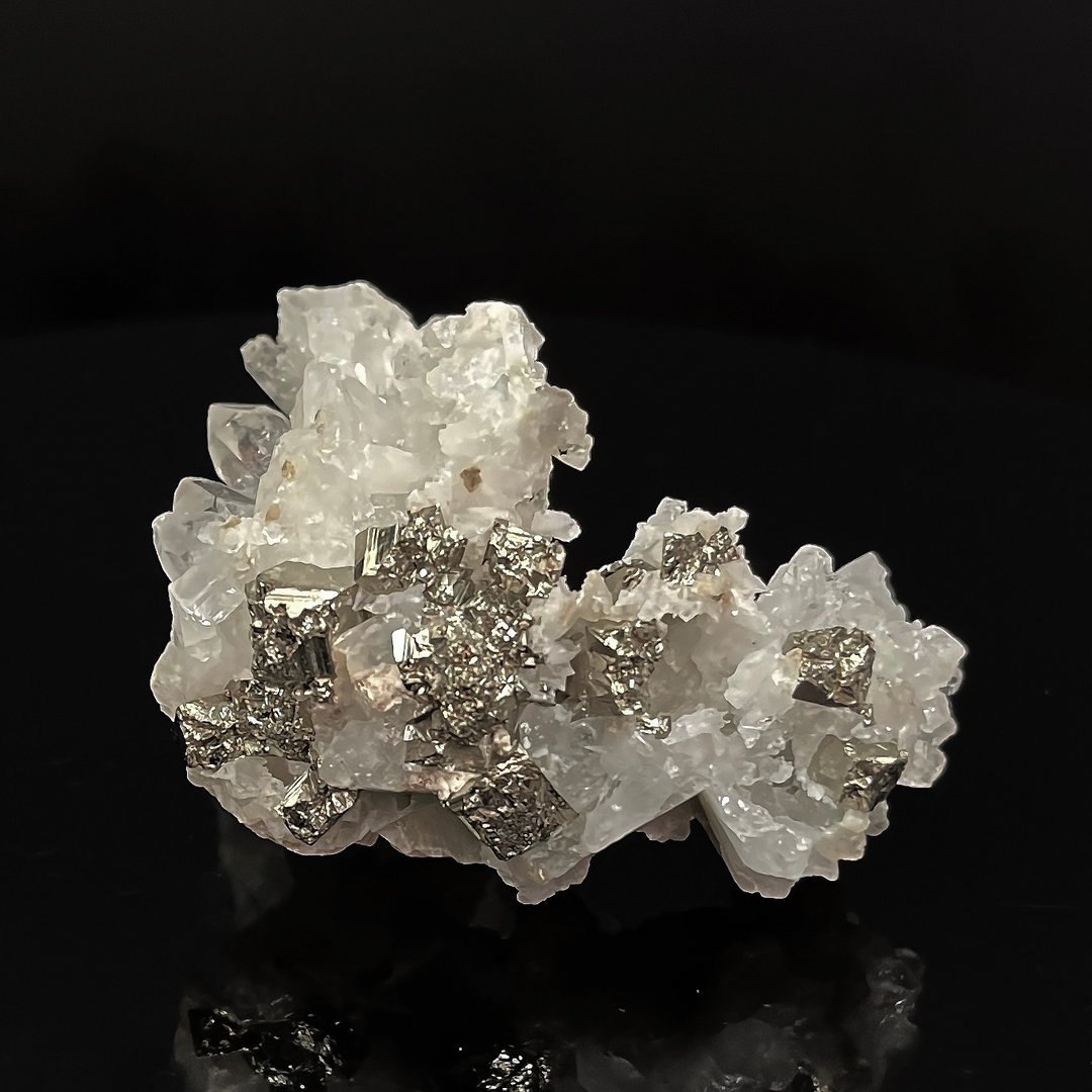 稀有黄铜矿白水晶共生 珍贵矿物标本闪闪发亮58*45*40MM - 摆饰 - 铜/黄铜 金色