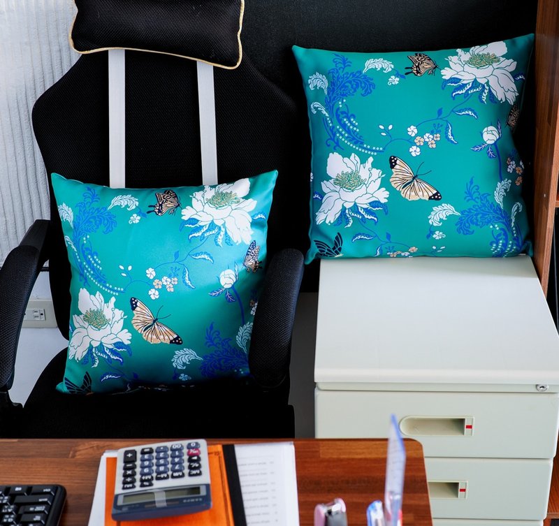 蝶恋牡丹抱枕(45cmX45cm) - 枕头/抱枕 - 聚酯纤维 多色