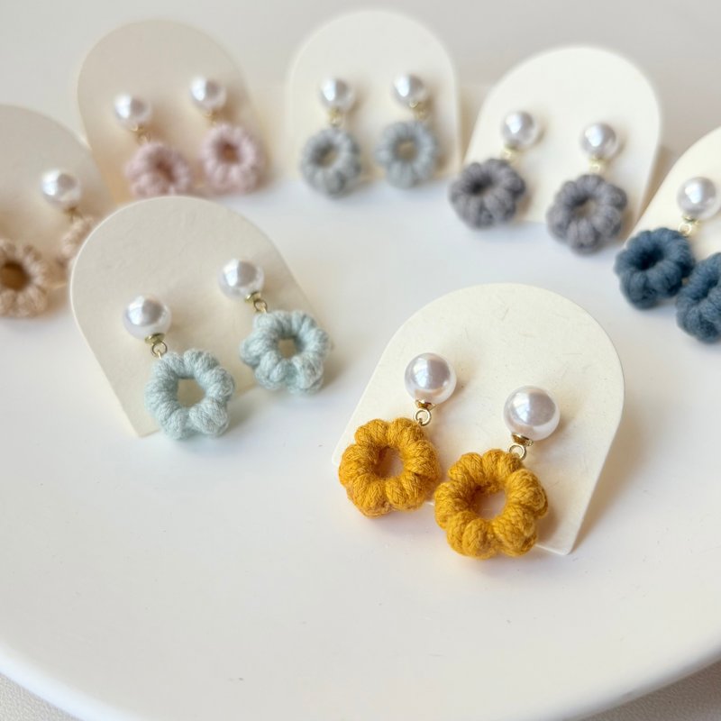 【原创－饰品】珍珠篓空花 手作编织 耳环 耳针 耳夹 - 耳环/耳夹 - 棉．麻 多色