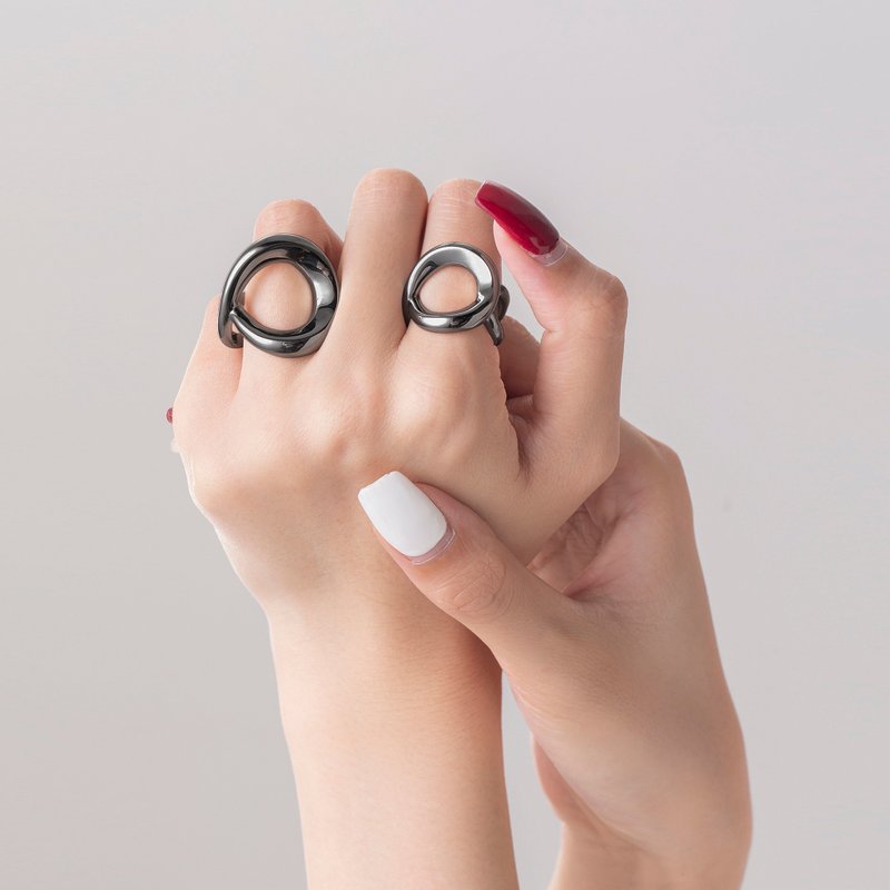 宽版圆形对戒-立体情侣戒指-不规则纯银炫黑素戒-定情厚对戒-刻字 - 对戒 - 纯银 黑色