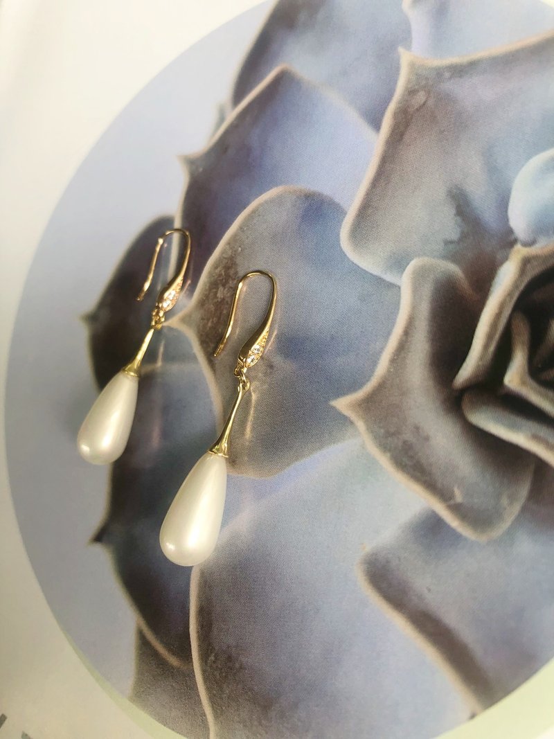 白色水滴珍珠耳环 - 耳环/耳夹 - 其他材质 白色